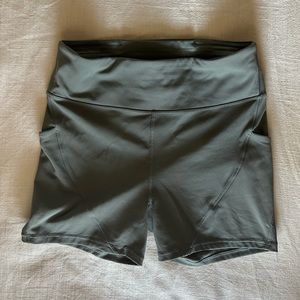 lululemon shorts with pockets